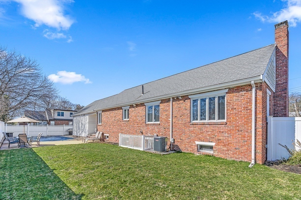 3 Girard Road Stoneham, MA 02180 - Photo 8 of 41 Gallery Image 8