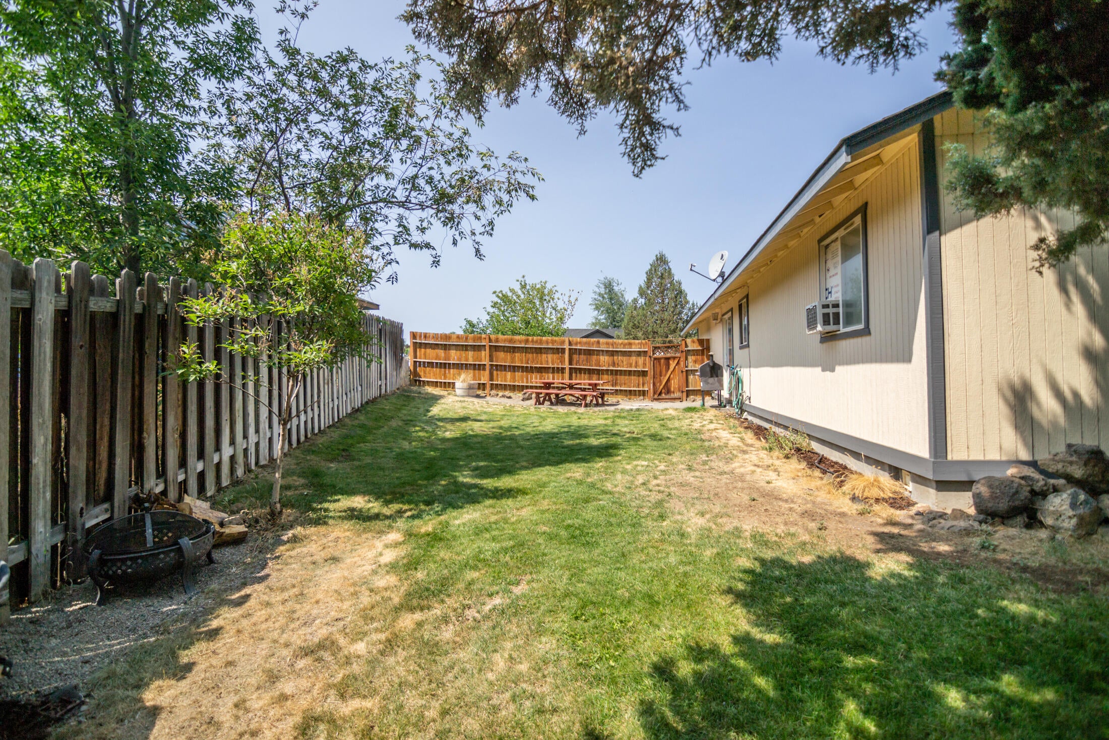 2046 Southwest 33rd Street Redmond, OR 97756 - Photo 21 of 30 DSC_0041