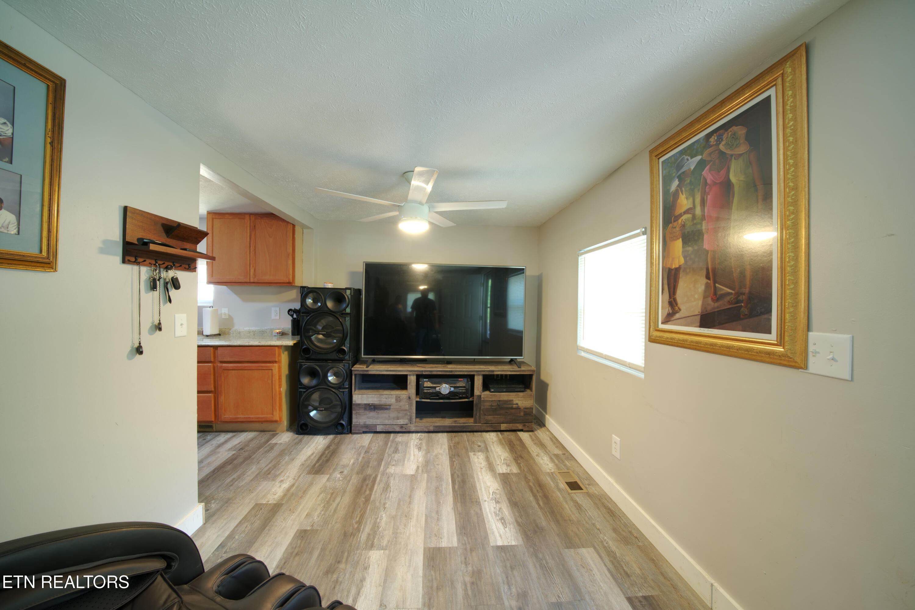 523 West Broad Street Clinton, TN 37716 - Photo 3 of 21 12 - Clinton TN