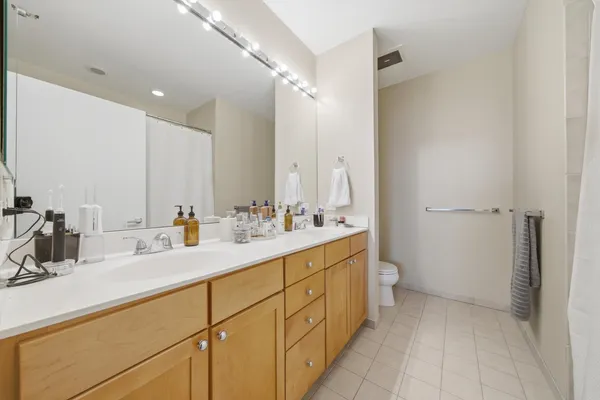 $4,000 | 720 North Larrabee Street, Unit 712, Chicago, IL 60654