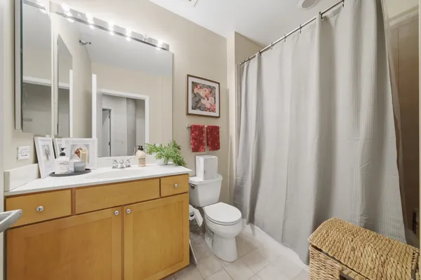$4,000 | 720 North Larrabee Street, Unit 712, Chicago, IL 60654