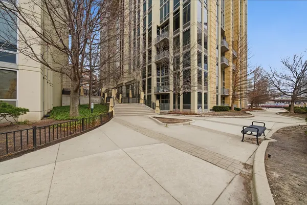 $4,000 | 720 North Larrabee Street, Unit 712, Chicago, IL 60654