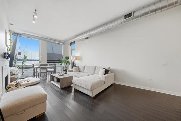 $4,000 | 720 North Larrabee Street, Unit 712, Chicago, IL 60654