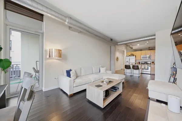 $4,000 | 720 North Larrabee Street, Unit 712, Chicago, IL 60654