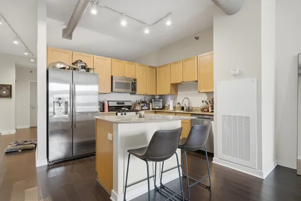 $4,000 | 720 North Larrabee Street, Unit 712, Chicago, IL 60654