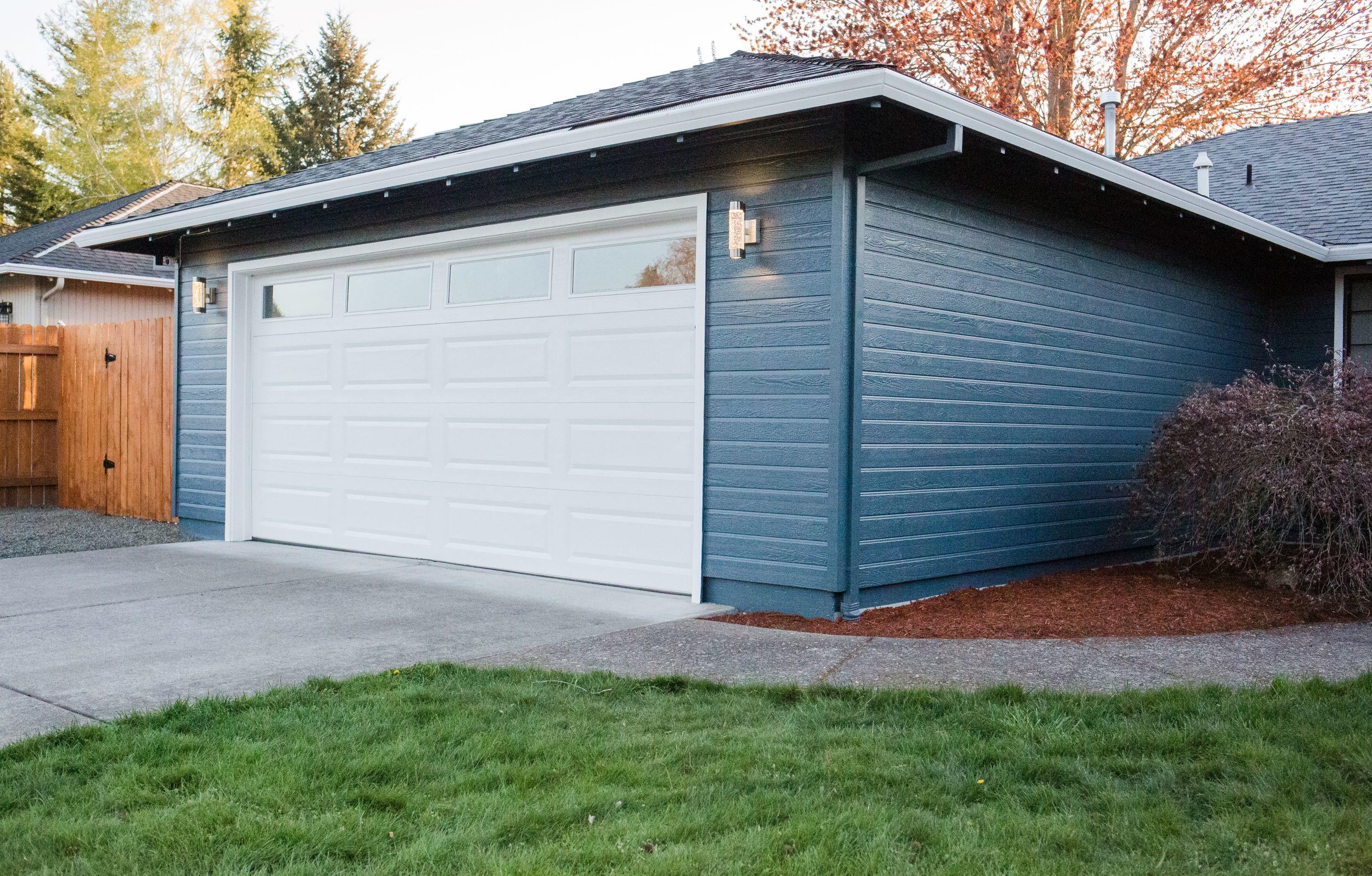 837 Ridgeway Circle Medford, OR 97504 - Photo 3 of 35 Fresh Exterior Paint and Lights