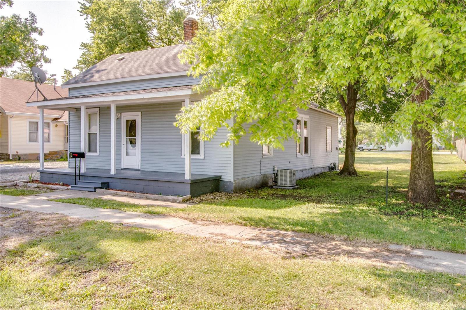 421 Locust Carrollton, IL 62016 - Photo 2 of 22 Gallery Image 2