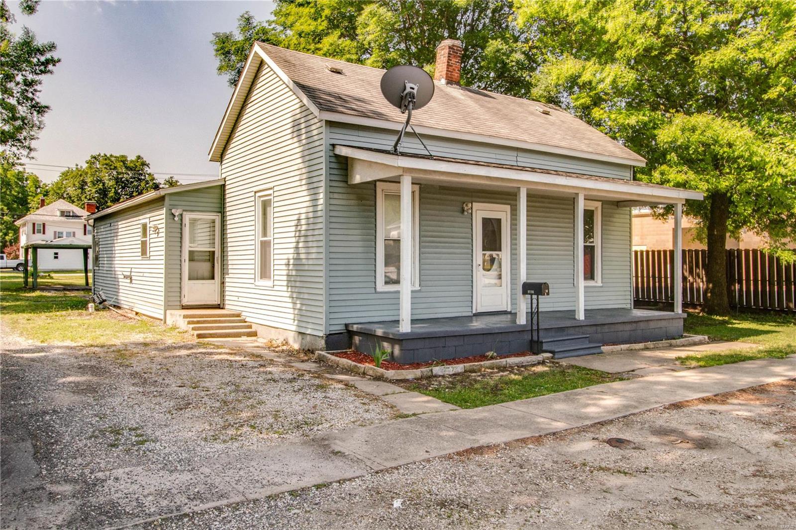 421 Locust Carrollton, IL 62016 - Photo 3 of 22 Gallery Image 3
