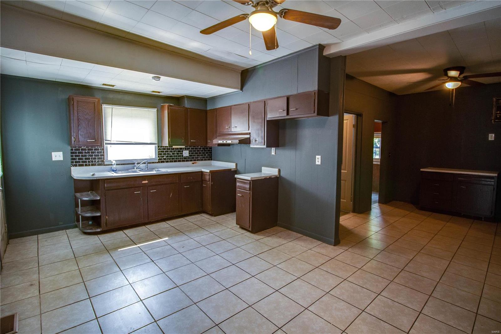 421 Locust Carrollton, IL 62016 - Photo 8 of 22 Gallery Image 8