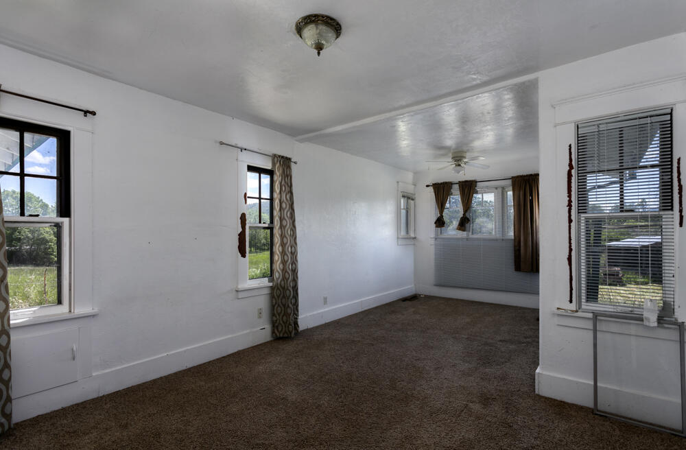11717 Michael Road White City, OR 97503 - Photo 23 of 39 Bedroom