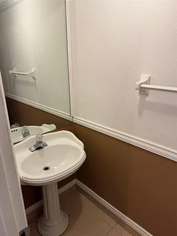 $1,600 | 3740 Inverrary Drive, Unit 3D, Lauderhill, FL 33319