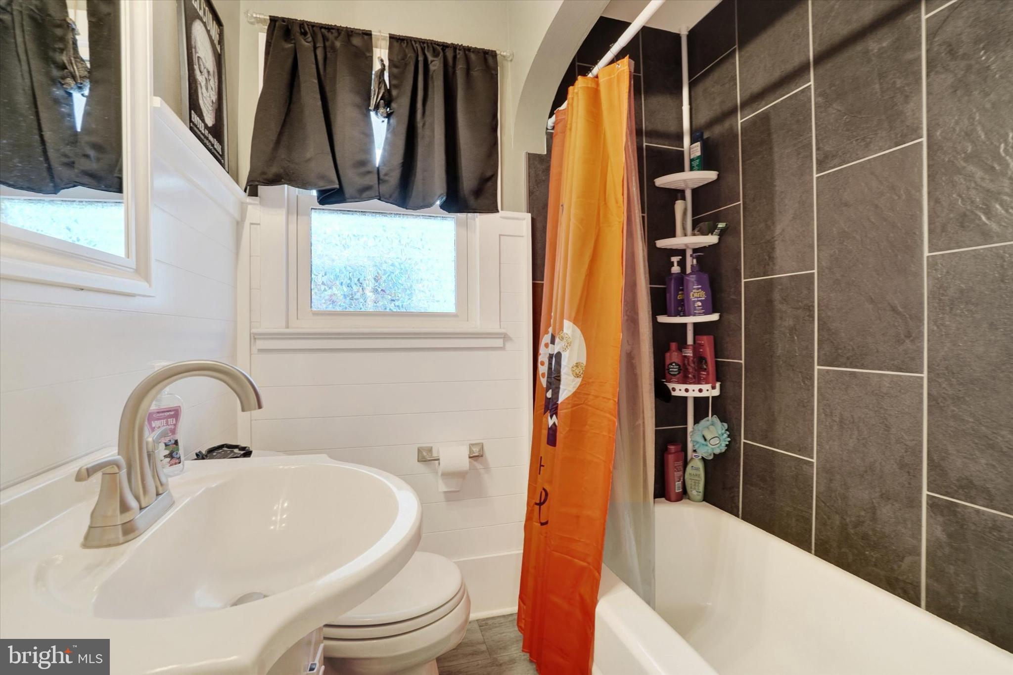 408 Diller Road Hanover, PA 17331 - Photo 20 of 29 Full Hall Bath