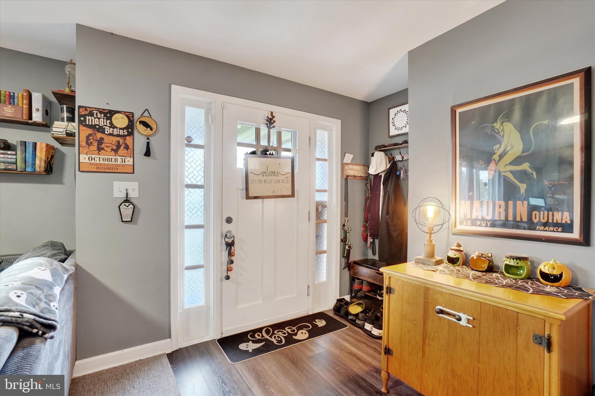 408 Diller Road Hanover, PA 17331 - Photo 4 of 29 Foyer