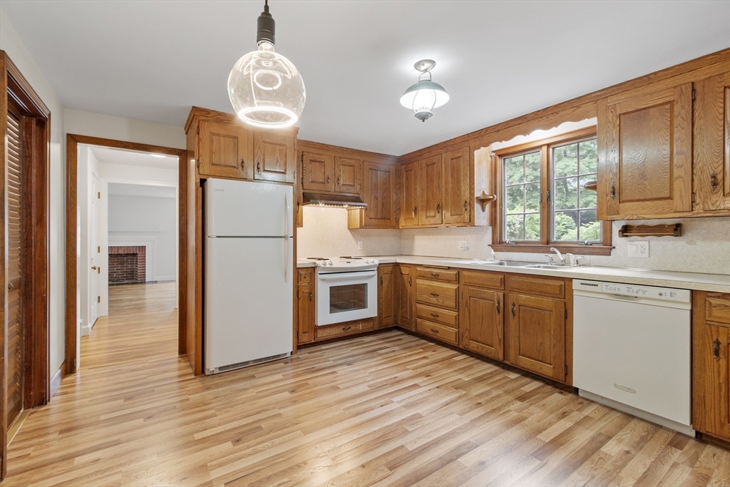 60 Morrison Road West Wakefield, MA 01880 - Photo 11 of 33