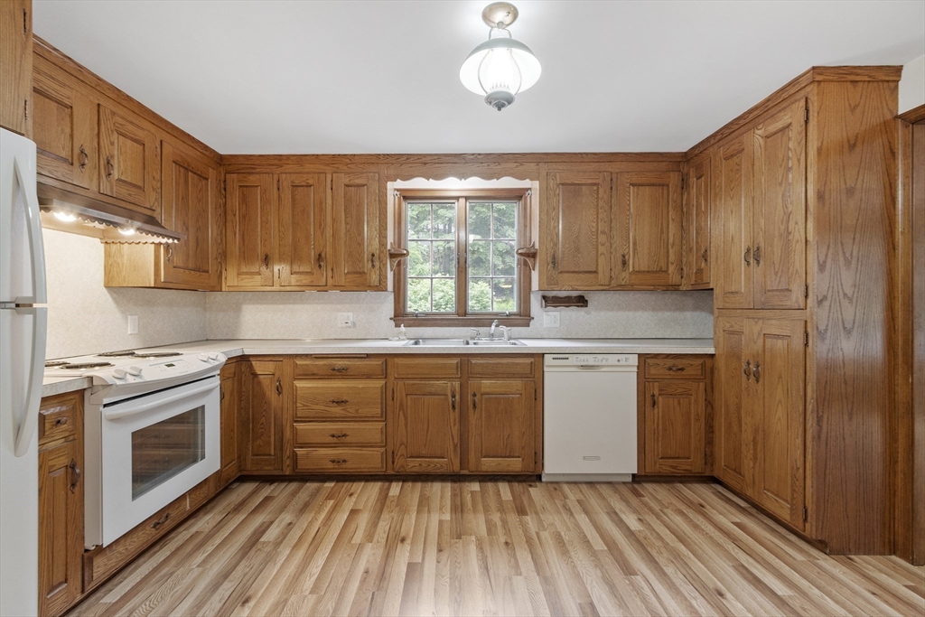 60 Morrison Road West Wakefield, MA 01880 - Photo 12 of 33