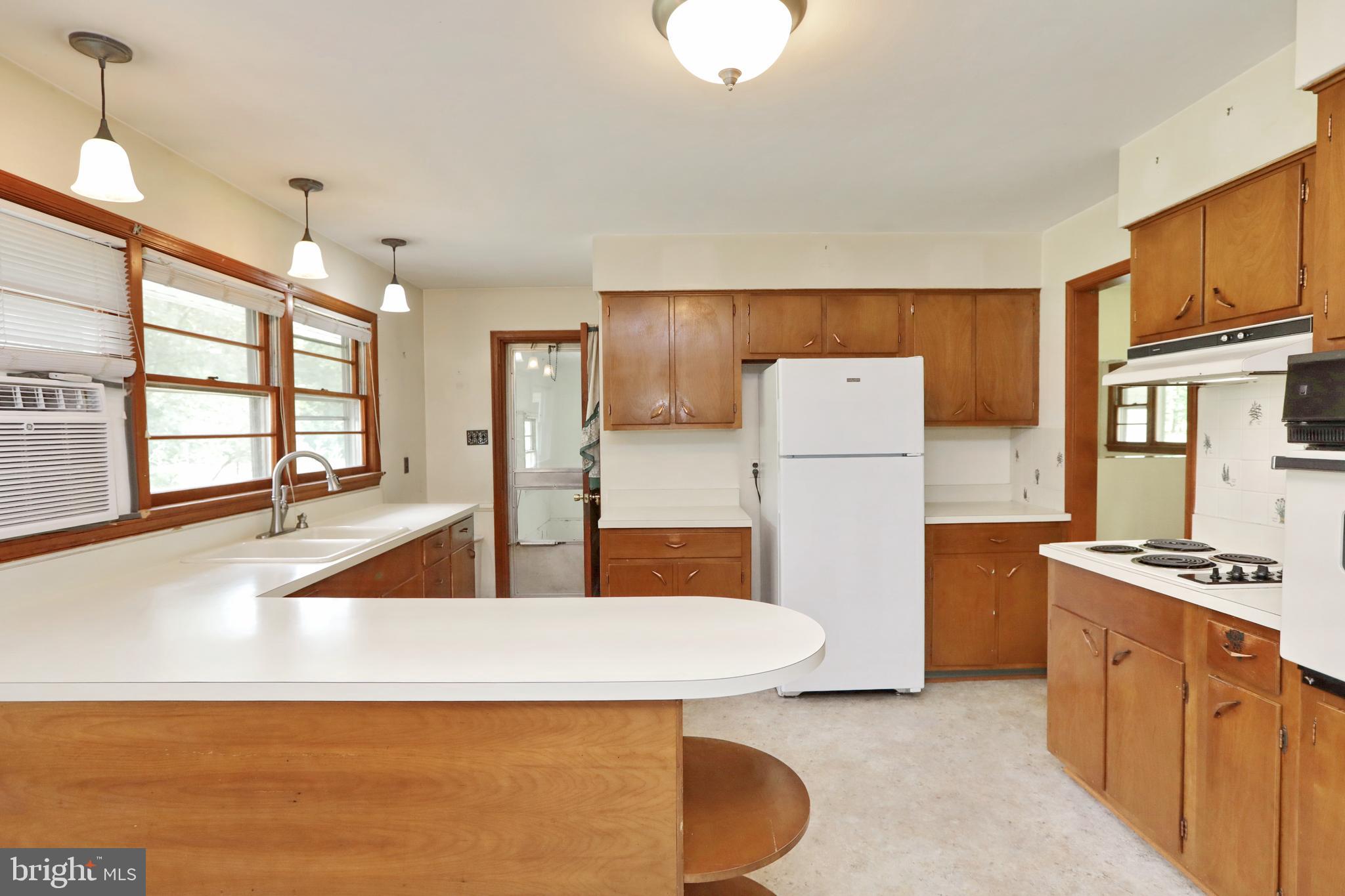 10901 Cross Rd Trail Brandywine, MD 20613 - Photo 14 of 50 Large Kitchen with ample cabinet space