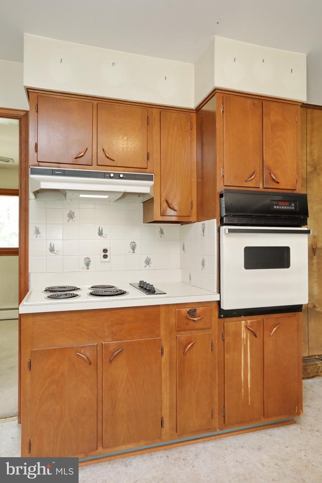 10901 Cross Rd Trail Brandywine, MD 20613 - Photo 16 of 50 Cooktop and Built in Oven