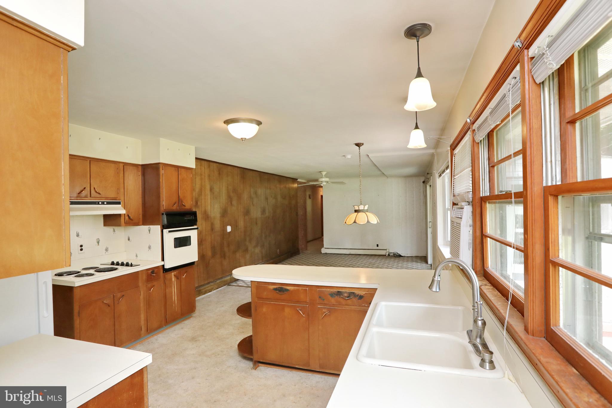 10901 Cross Rd Trail Brandywine, MD 20613 - Photo 18 of 50 Kitchen looking toward breakfast nook and Fam. Roo