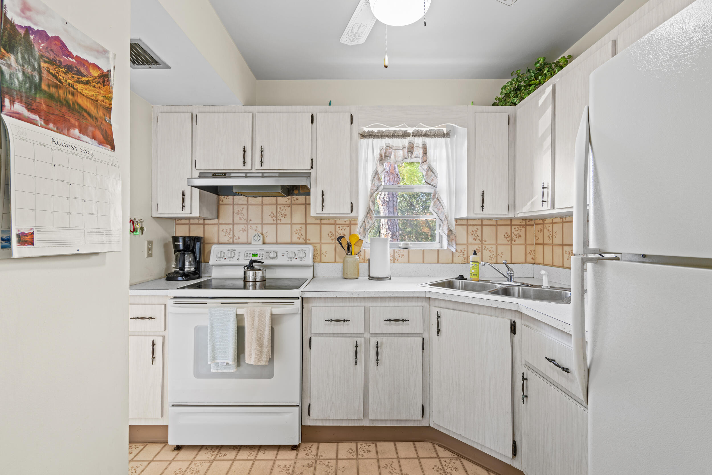 1923 Southwest Palm City Road, Unit H Stuart, FL 34994 - Photo 6 of 27 dsc08208