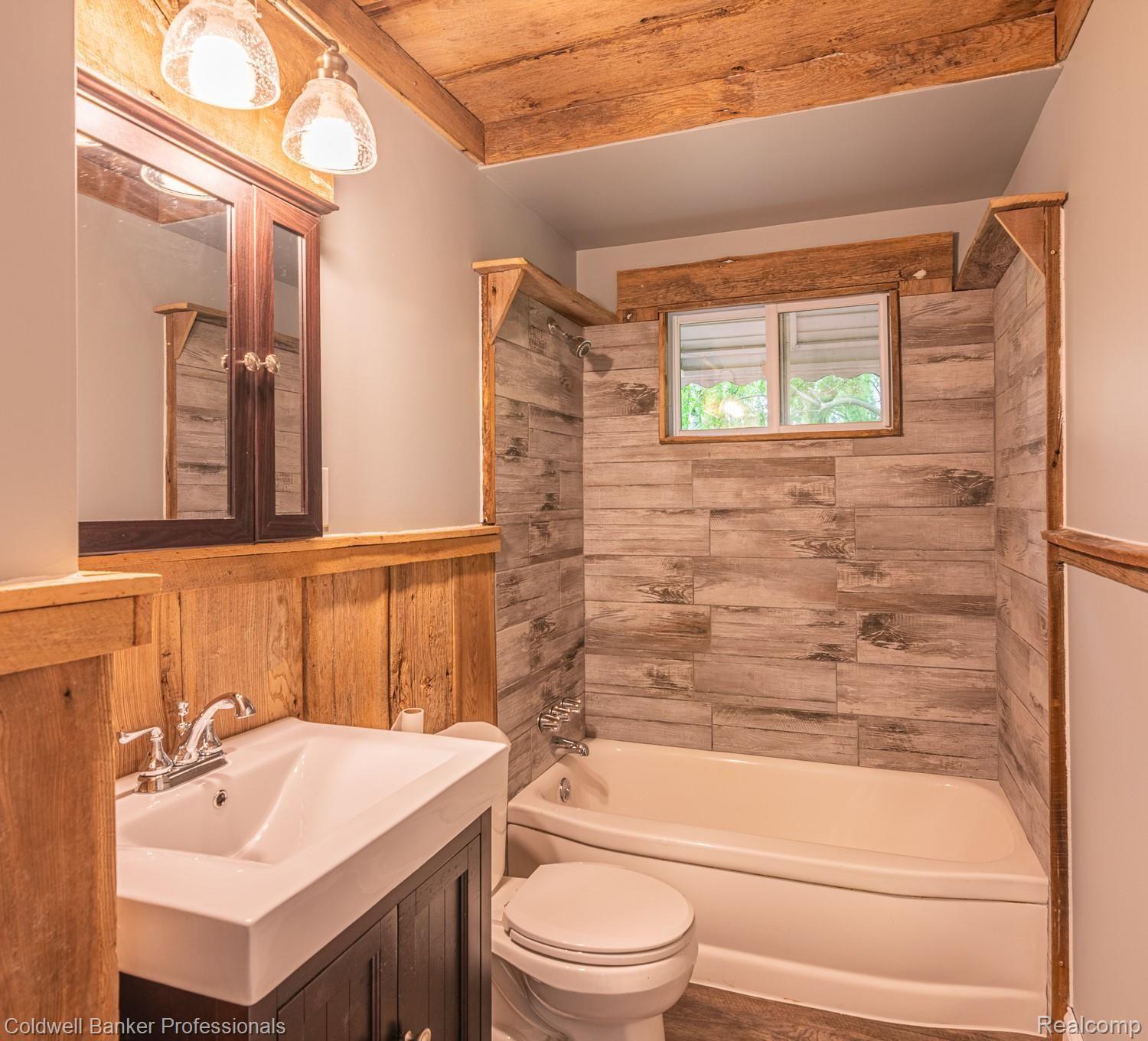 7710 Abbott Road Imlay City, MI 48444 - Photo 21 of 40 7710 Abbott Rd (35 of 40).jpg