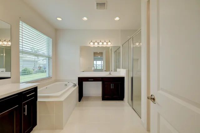 en empty room with windows and ceiling fan