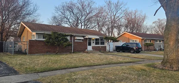 $129,900 | 2926 Sussex Avenue, Markham, IL 60428