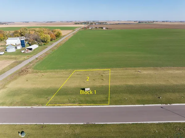 $53,000 | 1303 Castle Street, Larchwood, IA 51241