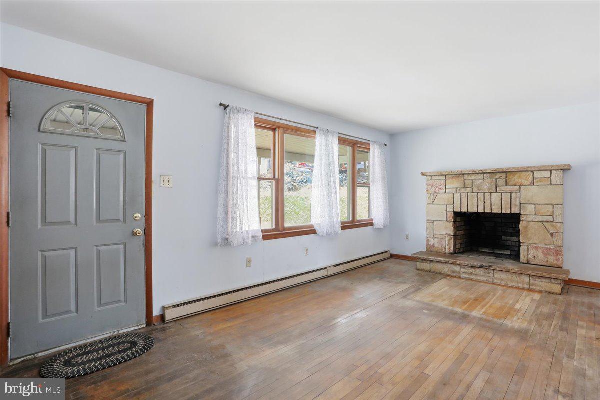 1629 Dahlgren Road Middletown, MD 21769 - Photo 3 of 52