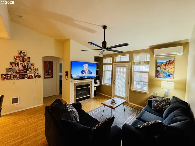 $315,000 | 1180 Northeast 63rd Way, Unit 1006, Hillsboro, OR 97124