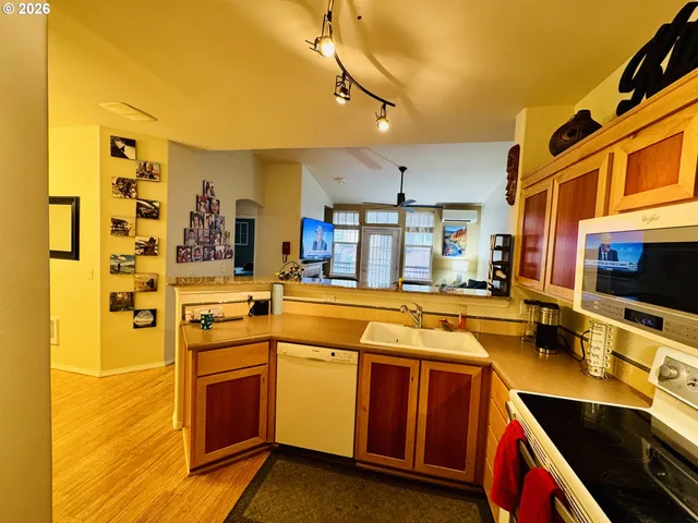 $315,000 | 1180 Northeast 63rd Way, Unit 1006, Hillsboro, OR 97124