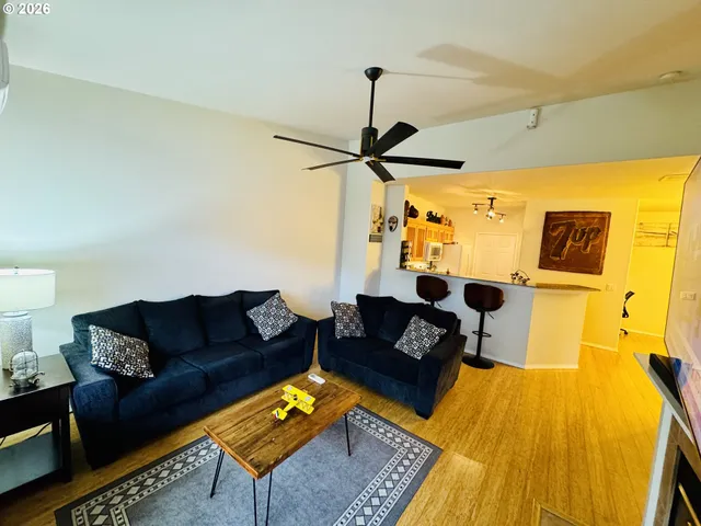 $315,000 | 1180 Northeast 63rd Way, Unit 1006, Hillsboro, OR 97124