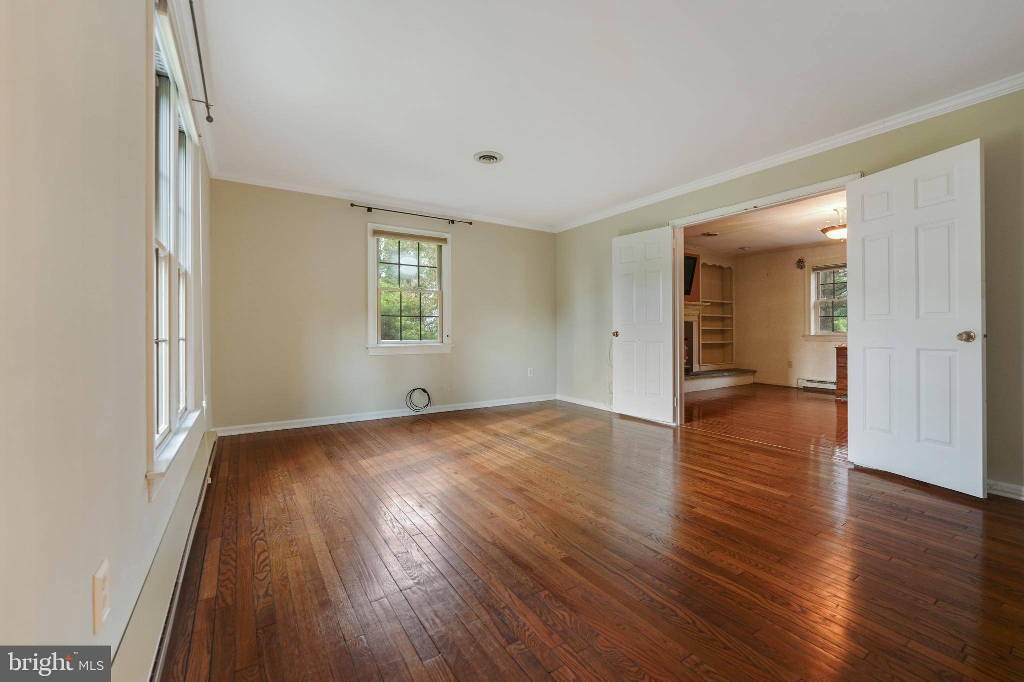 812 Scholl Road Pottstown, PA 19465 - Photo 12 of 42 Living Room