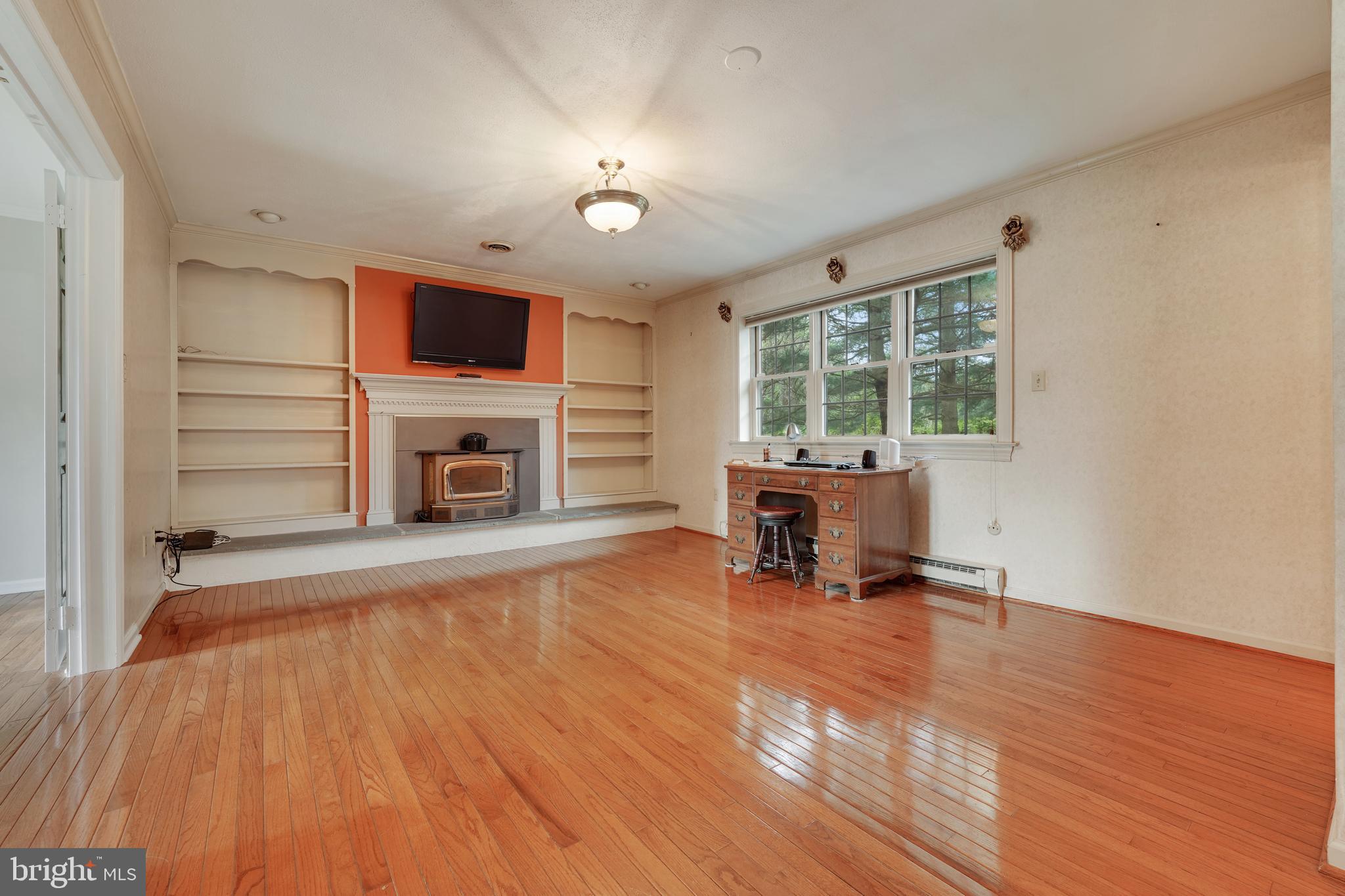 812 Scholl Road Pottstown, PA 19465 - Photo 14 of 42 Family Room