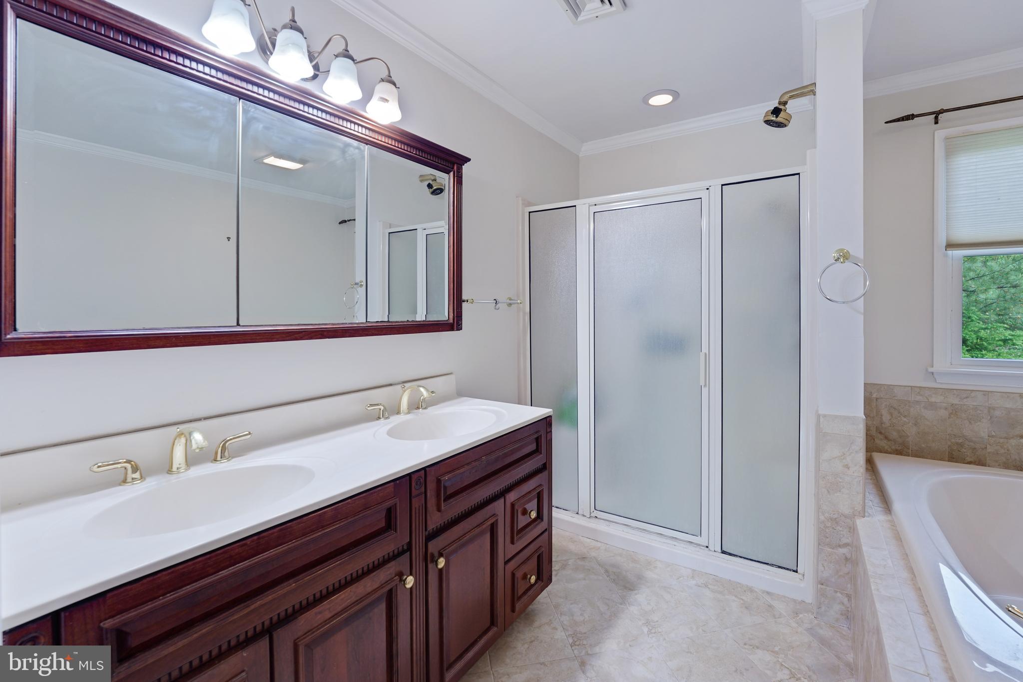 812 Scholl Road Pottstown, PA 19465 - Photo 18 of 42 Master Bath