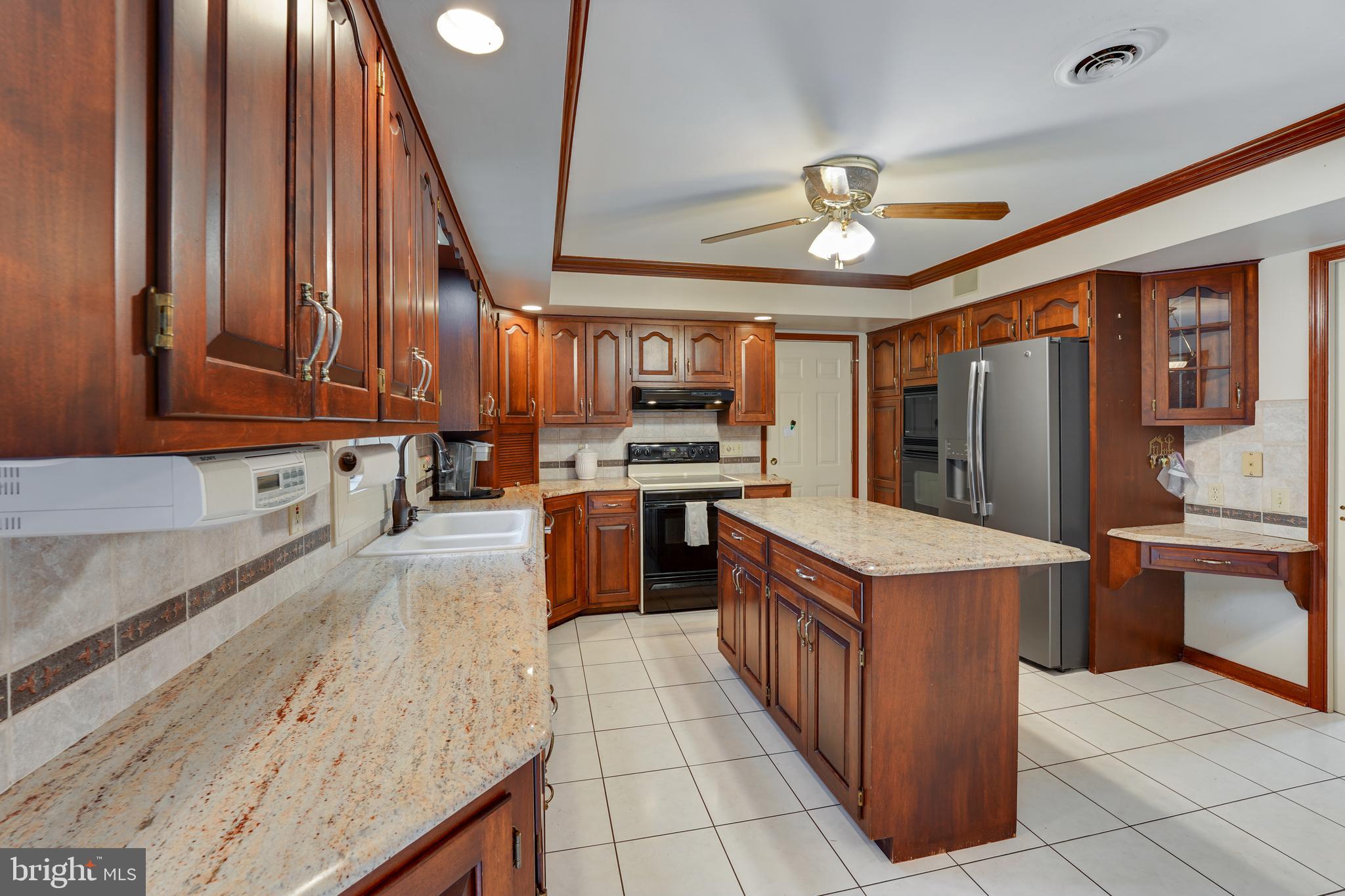 812 Scholl Road Pottstown, PA 19465 - Photo 4 of 42 Kitchen