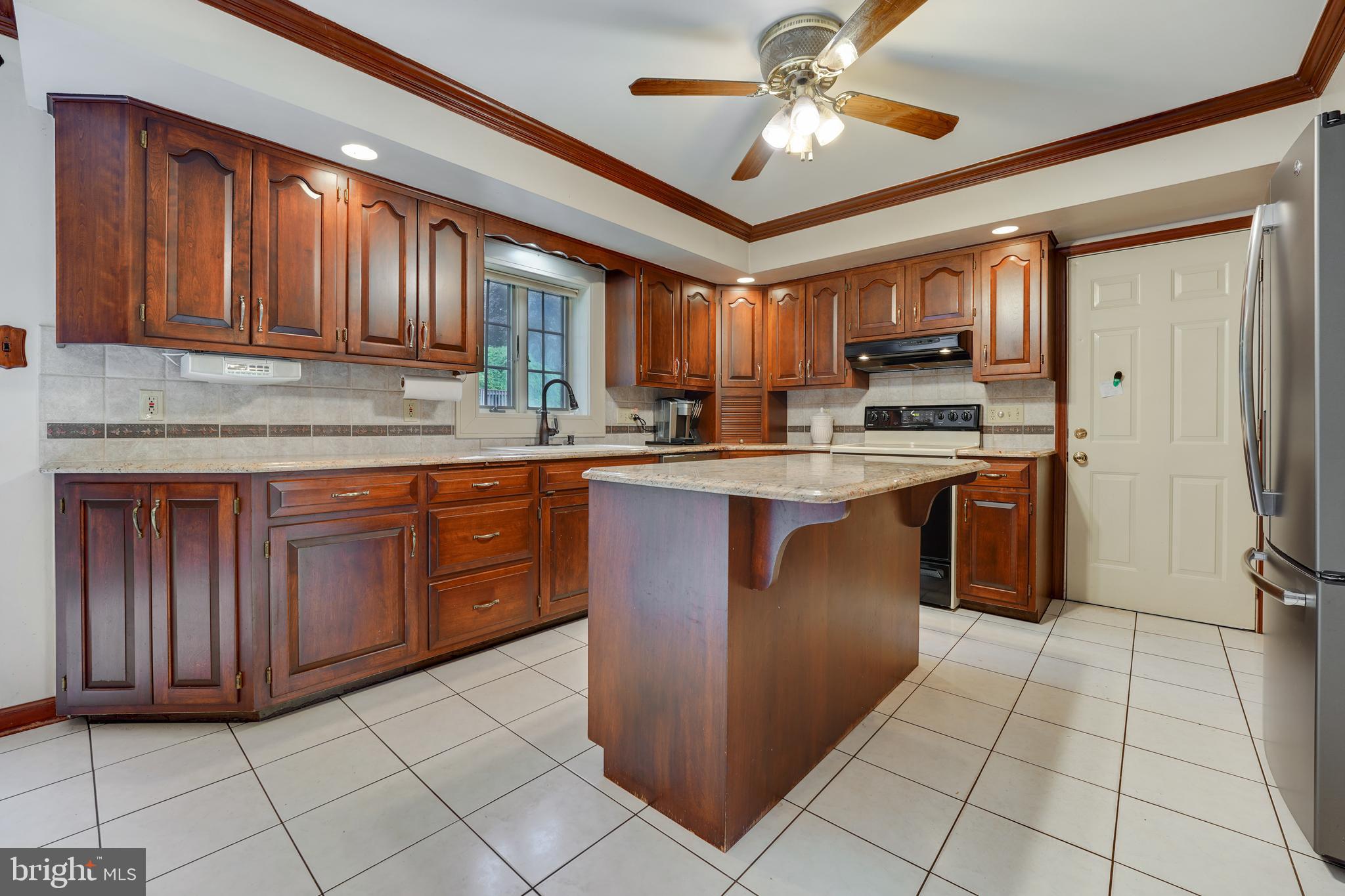 812 Scholl Road Pottstown, PA 19465 - Photo 5 of 42 Kitchen