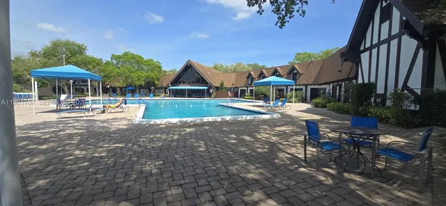 $1,300 | 3680 Inverrary Drive, Unit 3M, Lauderhill, FL 33319