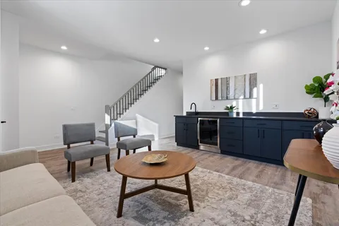 $699,500 | 2636 West Evergreen Avenue, Unit 1, Chicago, IL 60622