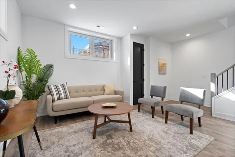 $699,500 | 2636 West Evergreen Avenue, Unit 1, Chicago, IL 60622