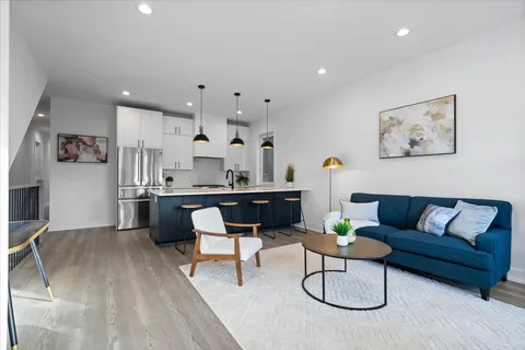 $699,500 | 2636 West Evergreen Avenue, Unit 1, Chicago, IL 60622