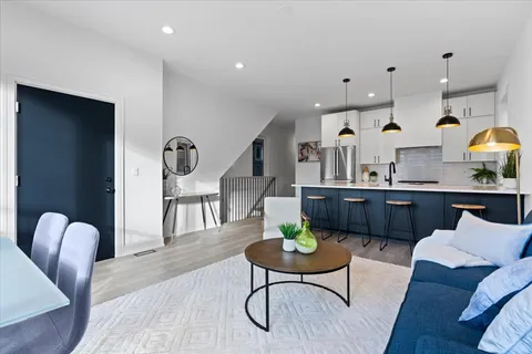 $699,500 | 2636 West Evergreen Avenue, Unit 1, Chicago, IL 60622