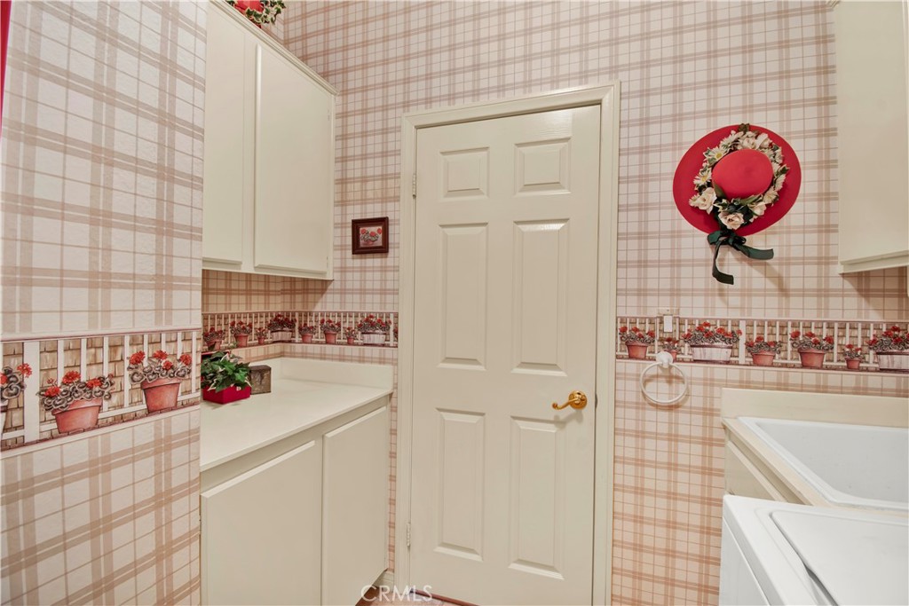 1287 Riviera Avenue Banning, CA 92220 - Photo 37 of 51 Laundry Room