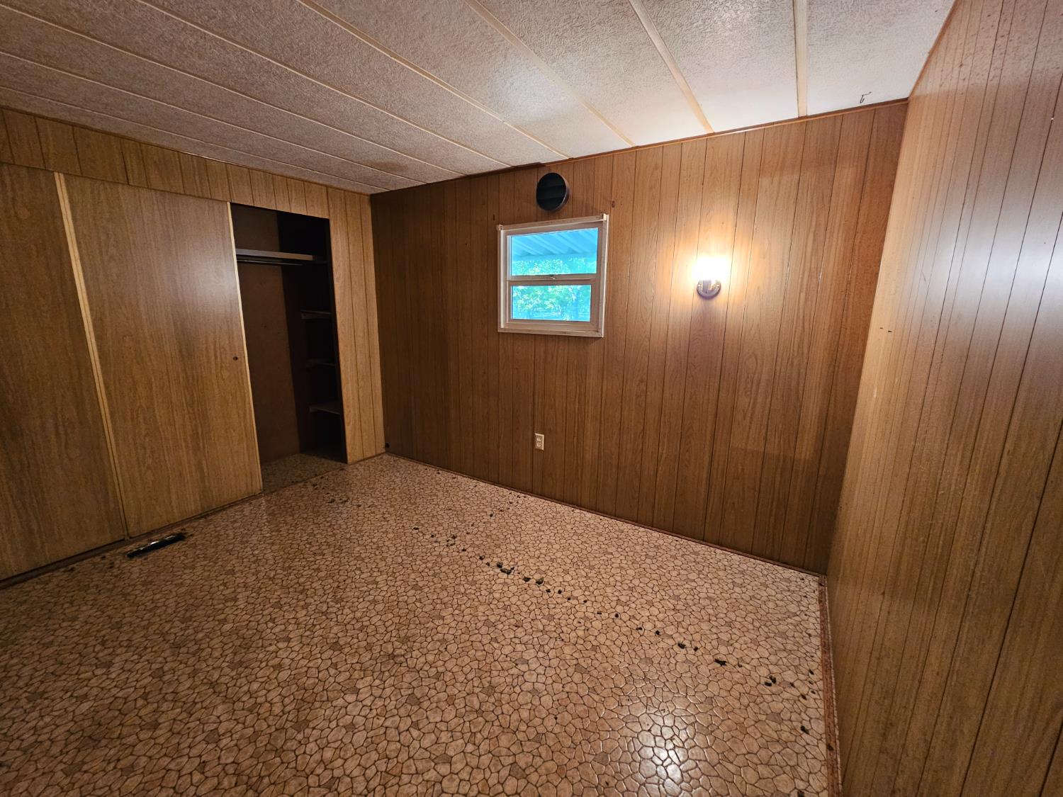 11705 Parey Avenue, Unit 6 Red Bluff, CA 96080 - Photo 5 of 8 a view of hallway