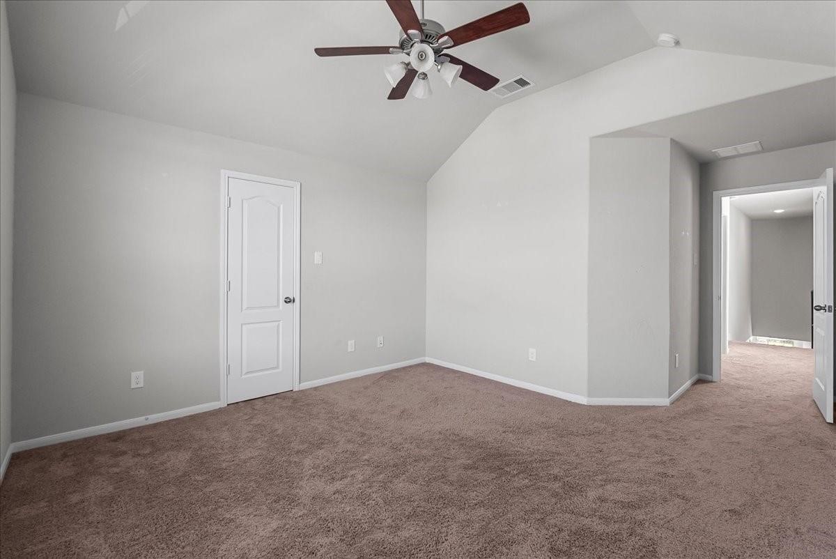 5111 Bay Lane Bacliff, TX 77518 - Photo 29 of 37 an empty room with closet and a ceiling fan