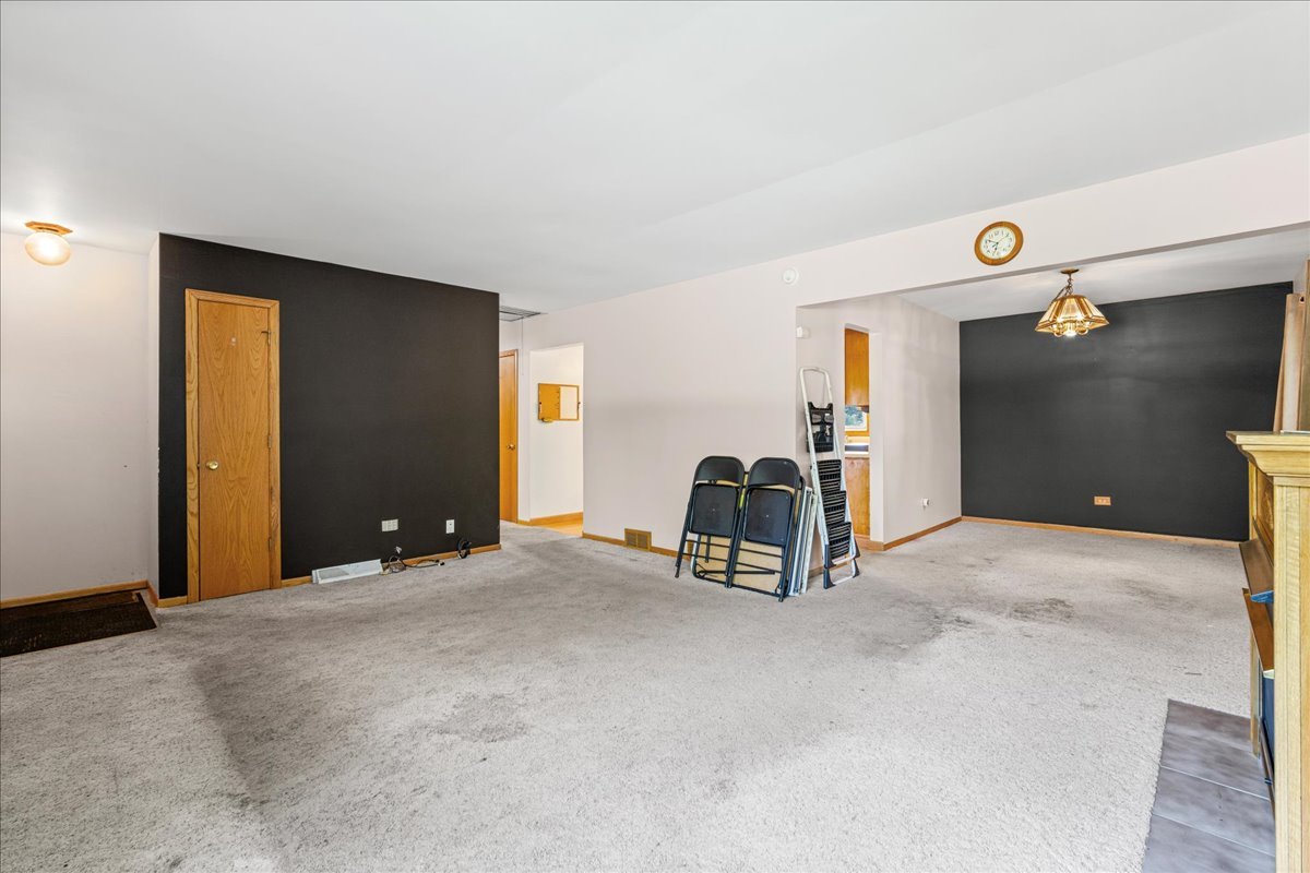 3815 Cheyenne Road Gurnee, IL 60031 - Photo 4 of 23 Gallery Image 4