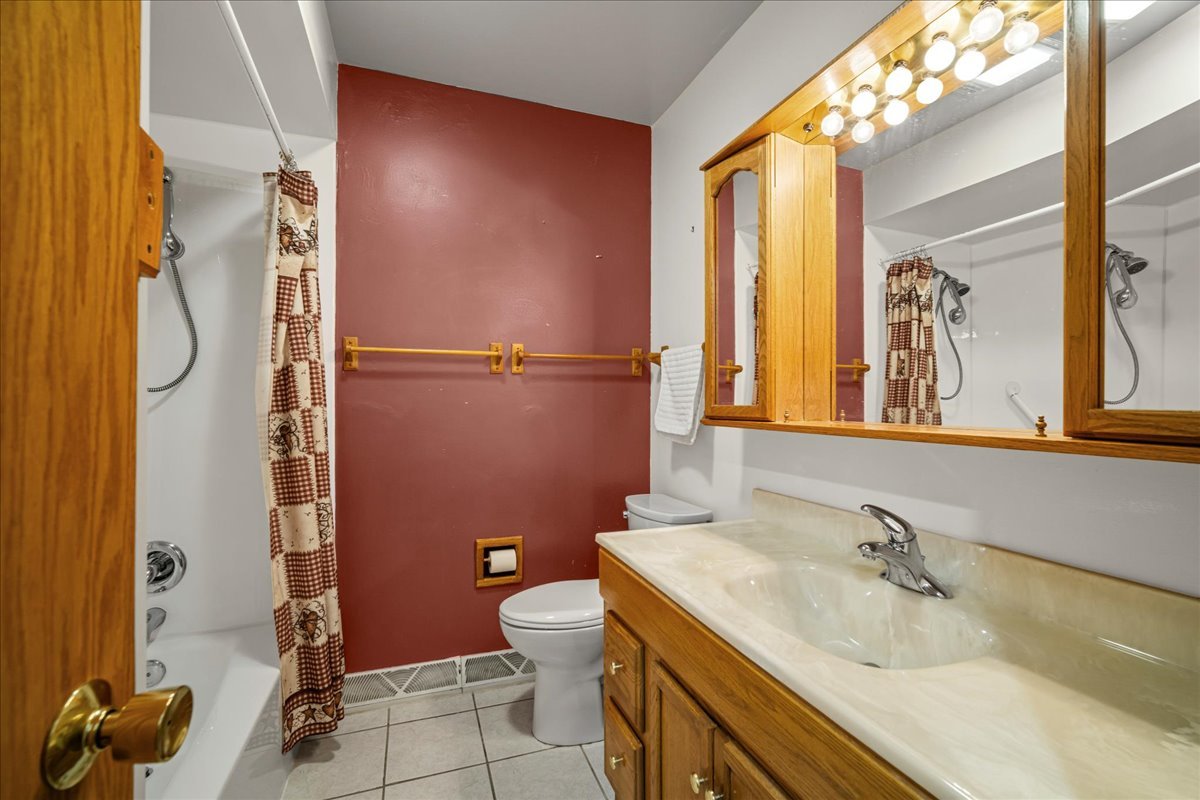 3815 Cheyenne Road Gurnee, IL 60031 - Photo 9 of 23 Gallery Image 9