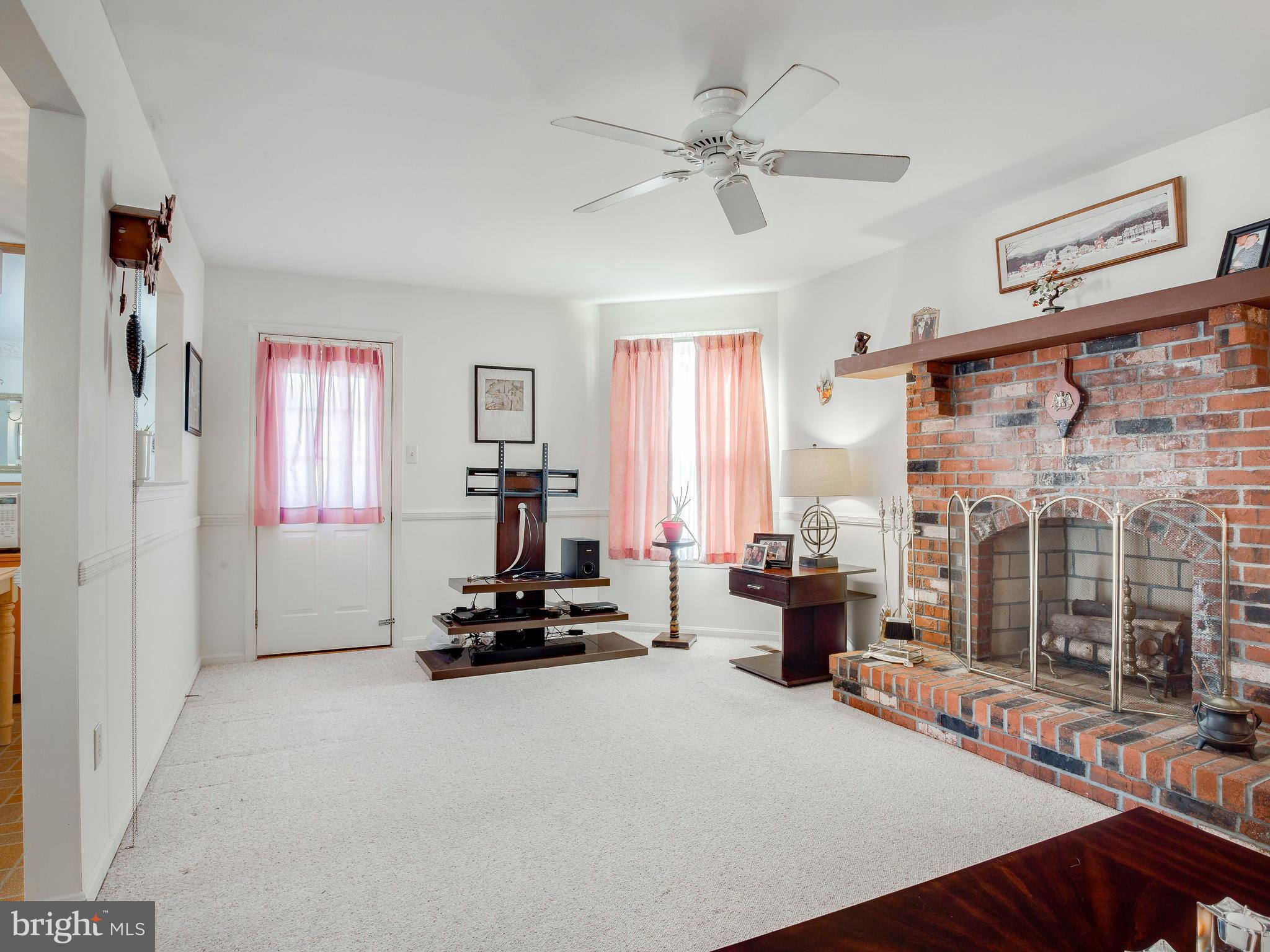 9400 Oak White Road Baltimore, MD 21236 - Photo 15 of 30 Family Room leads to Deck