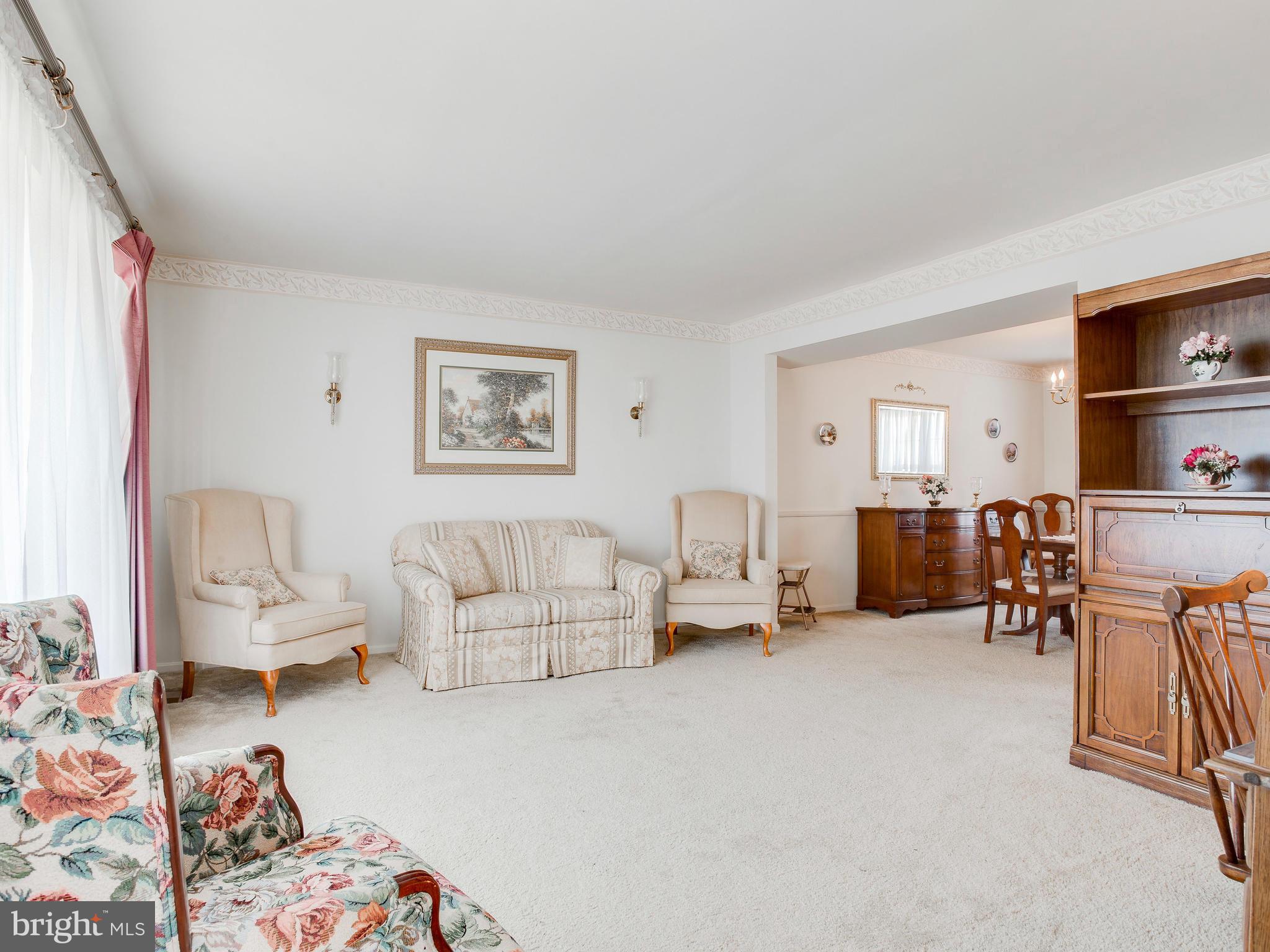 9400 Oak White Road Baltimore, MD 21236 - Photo 5 of 30 Living Room