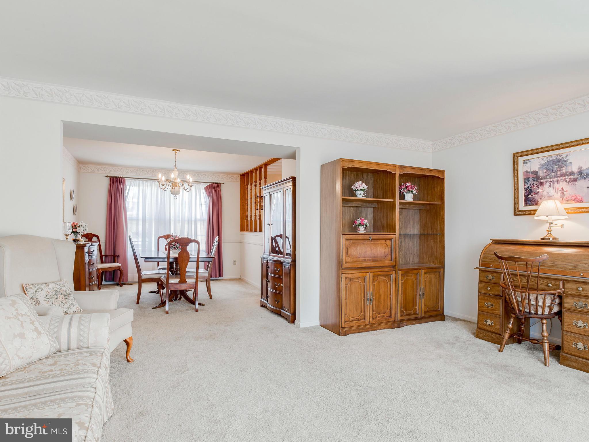 9400 Oak White Road Baltimore, MD 21236 - Photo 6 of 30 Living Room