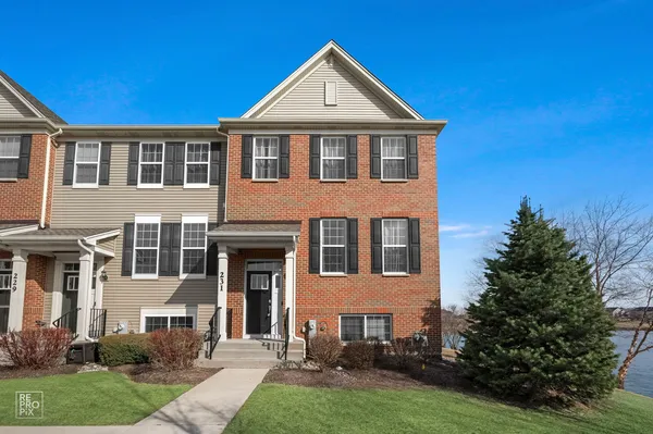 $3,095 | 223-231 Lakeshore Drive, Unit 231, Oswego, IL 60543